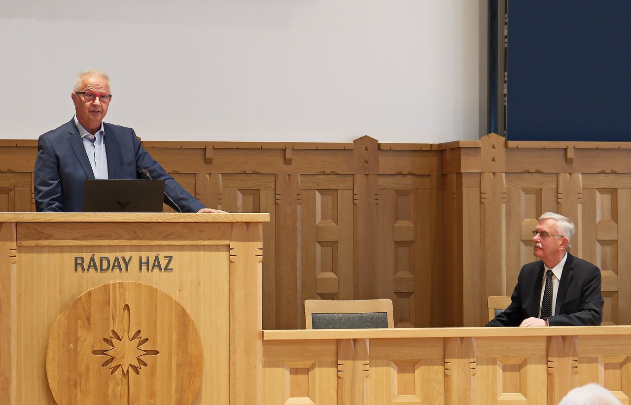 Doktorok Kollégiuma 04