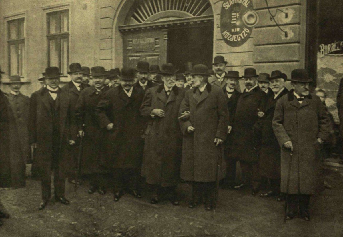 levay_jozsef_foto_a_Levay_konyvkbol